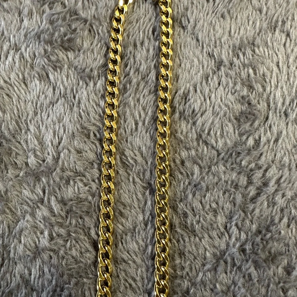 Gold Chain Necklace - Picture 4 of 6